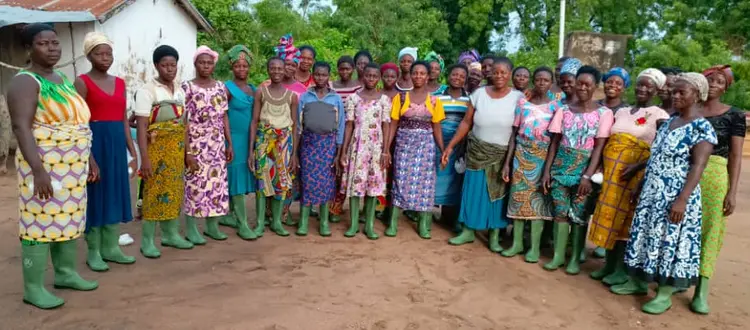 À mú kpákò-abo ɛsɛ̀ fú ɛgbɛ́-àtsòko ŋa